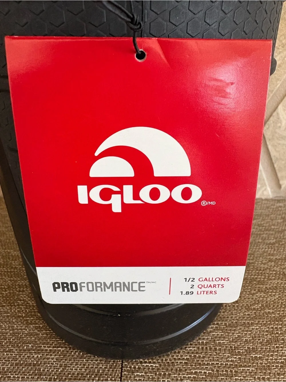 Igloo Proformance 1/2 Gallon Sport Jug With Hooks Black & Yellow 2 Quarts NEW